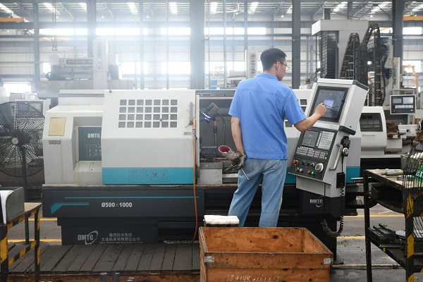 四川飛球員工抗酷暑堅守崗位，公司戰高溫凝聚關懷全力以赴保生產